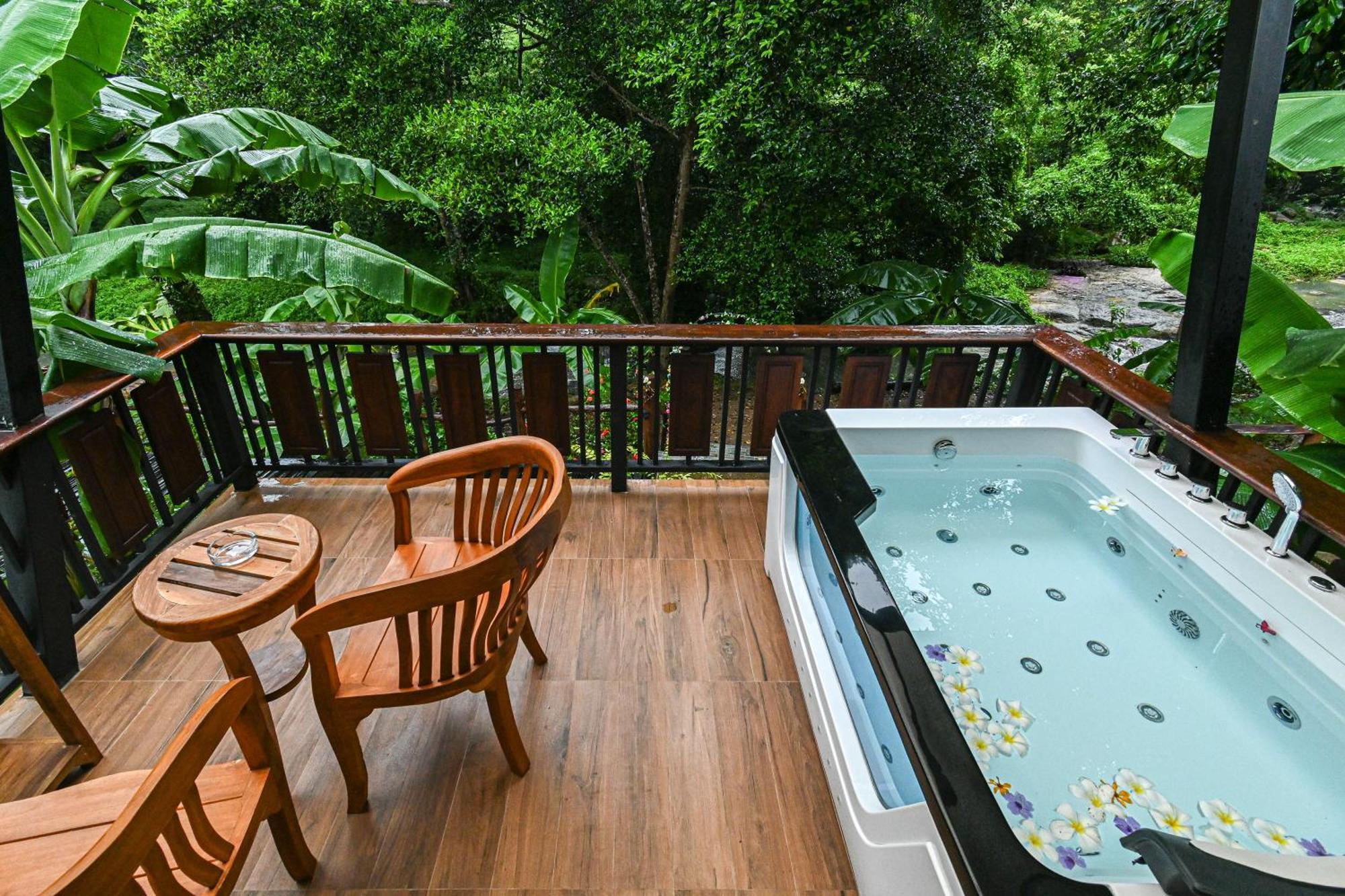Cascade Tara Hotel Na Mueang Ngoại thất bức ảnh